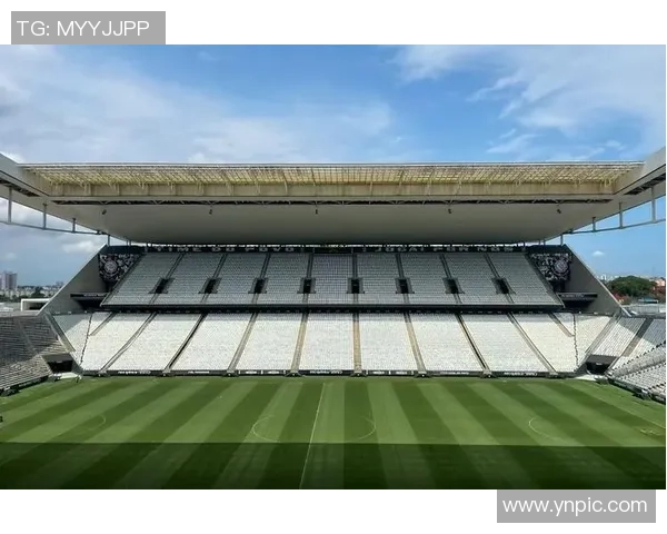 足球巨星告别绿茵场聚焦退役俱乐部的荣誉与情感归宿